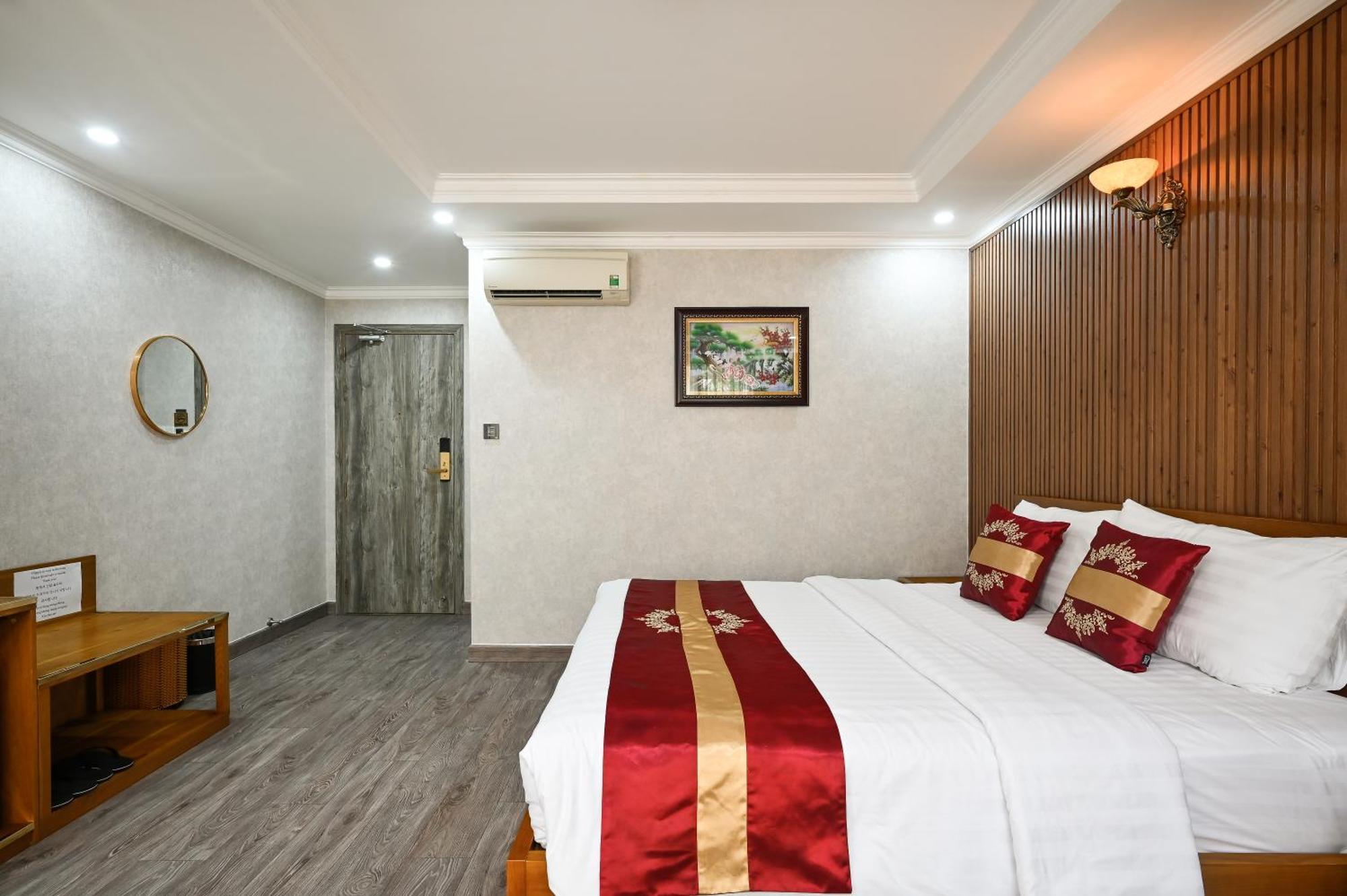 Khách sạn The River Park 3*