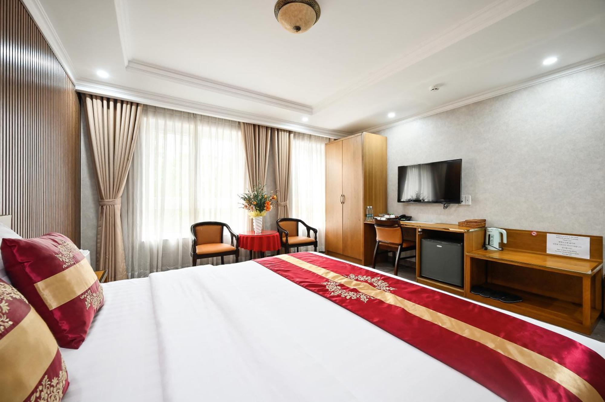The River Park Khách sạn 3*